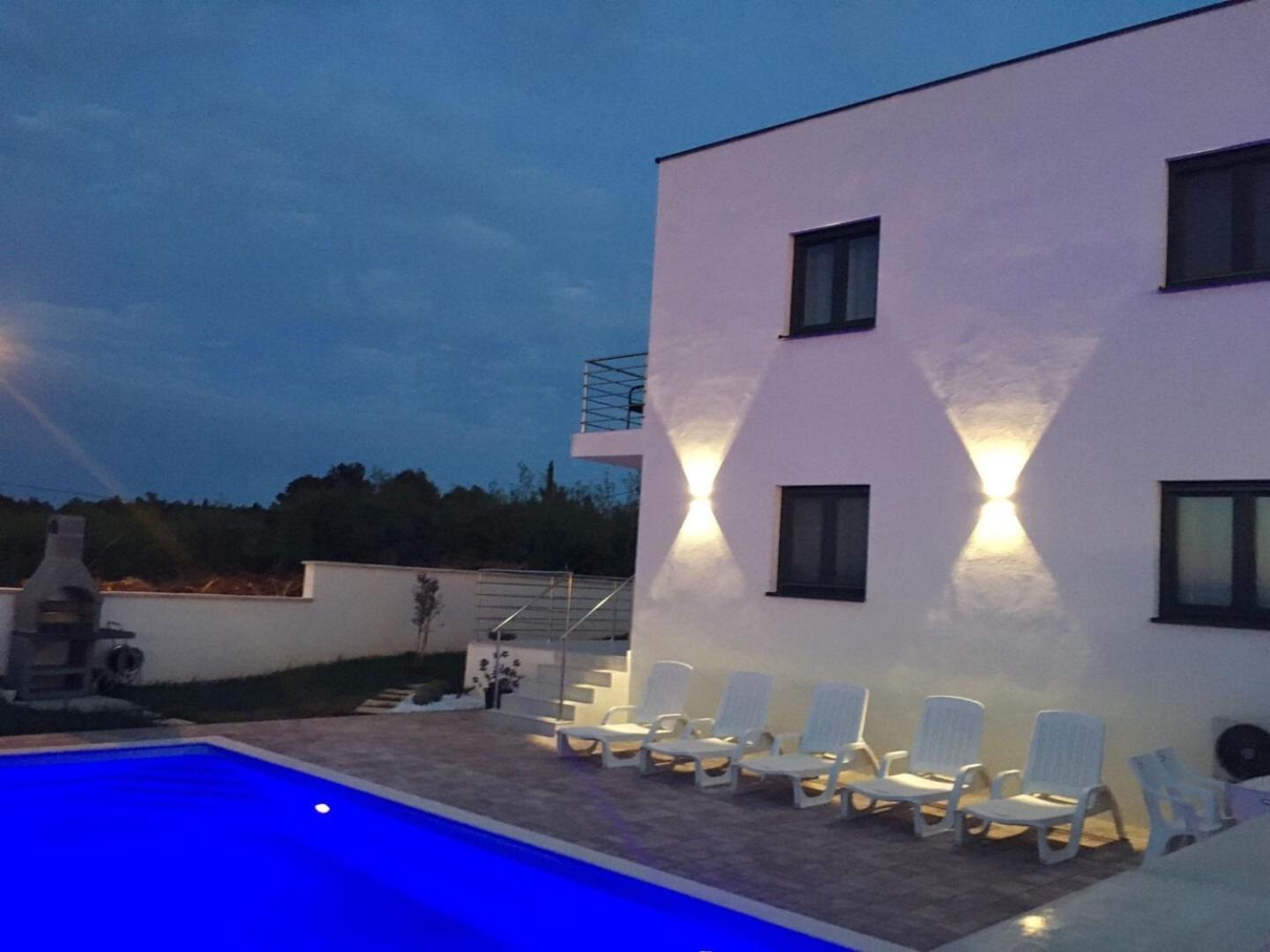 Noel - With Private Pool Apartment
